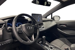 Valkoinen Toyota Corolla 2023 kuva 7.