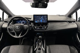 Valkoinen Toyota Corolla 2023 kuva 9.