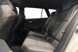 Valkoinen Toyota Corolla 2023 kuva 10.