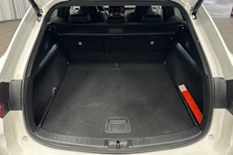 Valkoinen Toyota Corolla 2023 kuva 14.