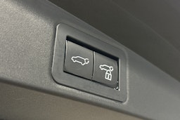 Valkoinen Toyota Corolla 2023 kuva 15.