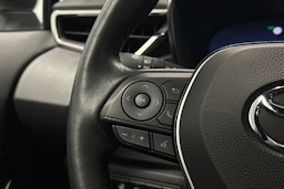 Valkoinen Toyota Corolla 2023 kuva 18.