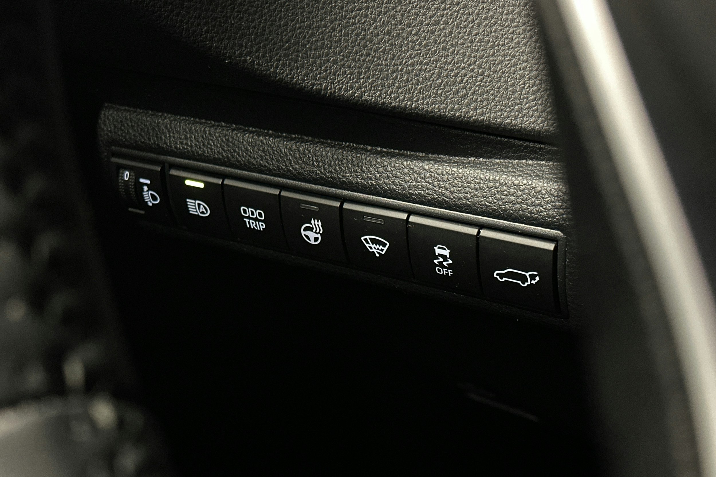 Valkoinen Toyota Corolla 2023 kuva 20.