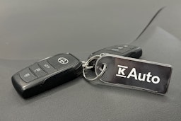 Valkoinen Toyota Corolla 2023 kuva 27.