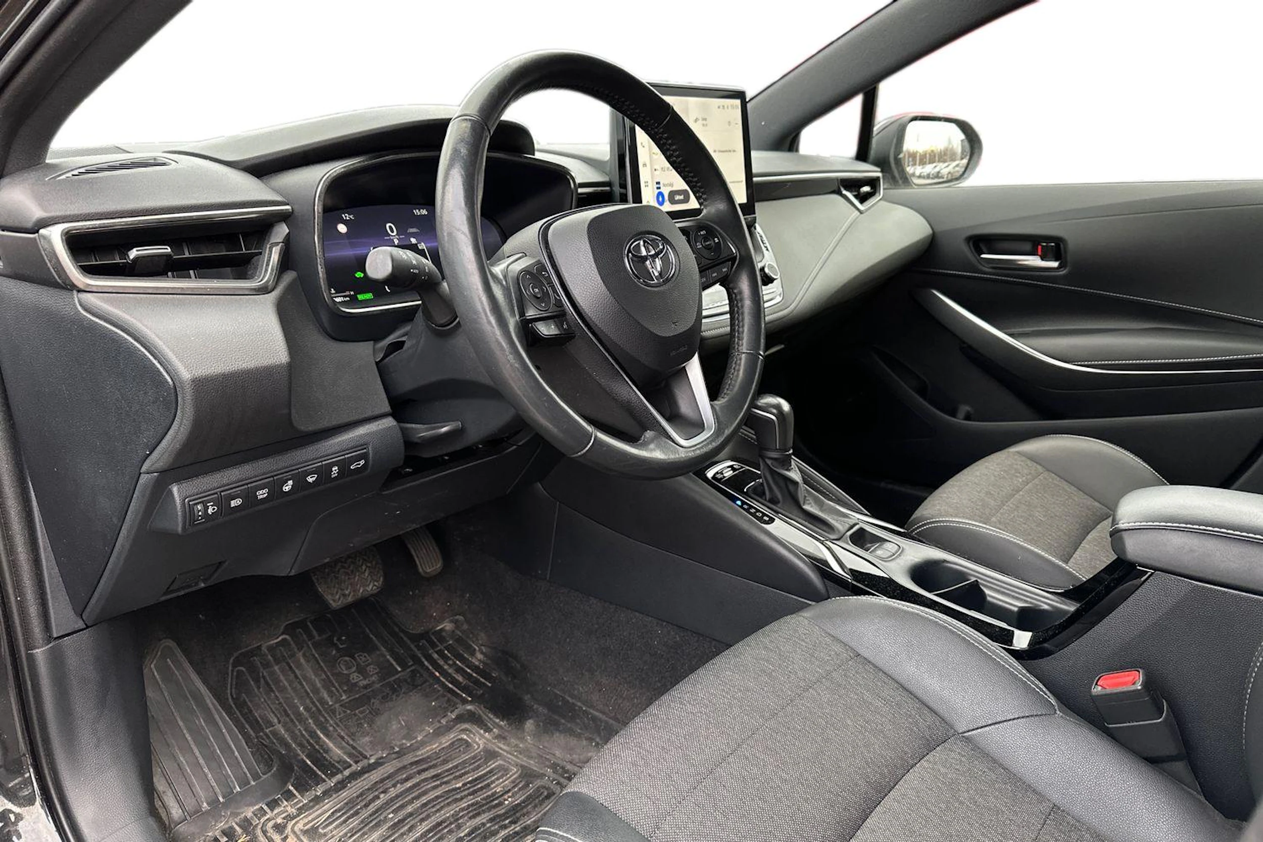 musta Toyota Corolla 2023 kuva 3.