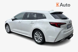 Valkoinen Toyota Corolla 2023 kuva 2.