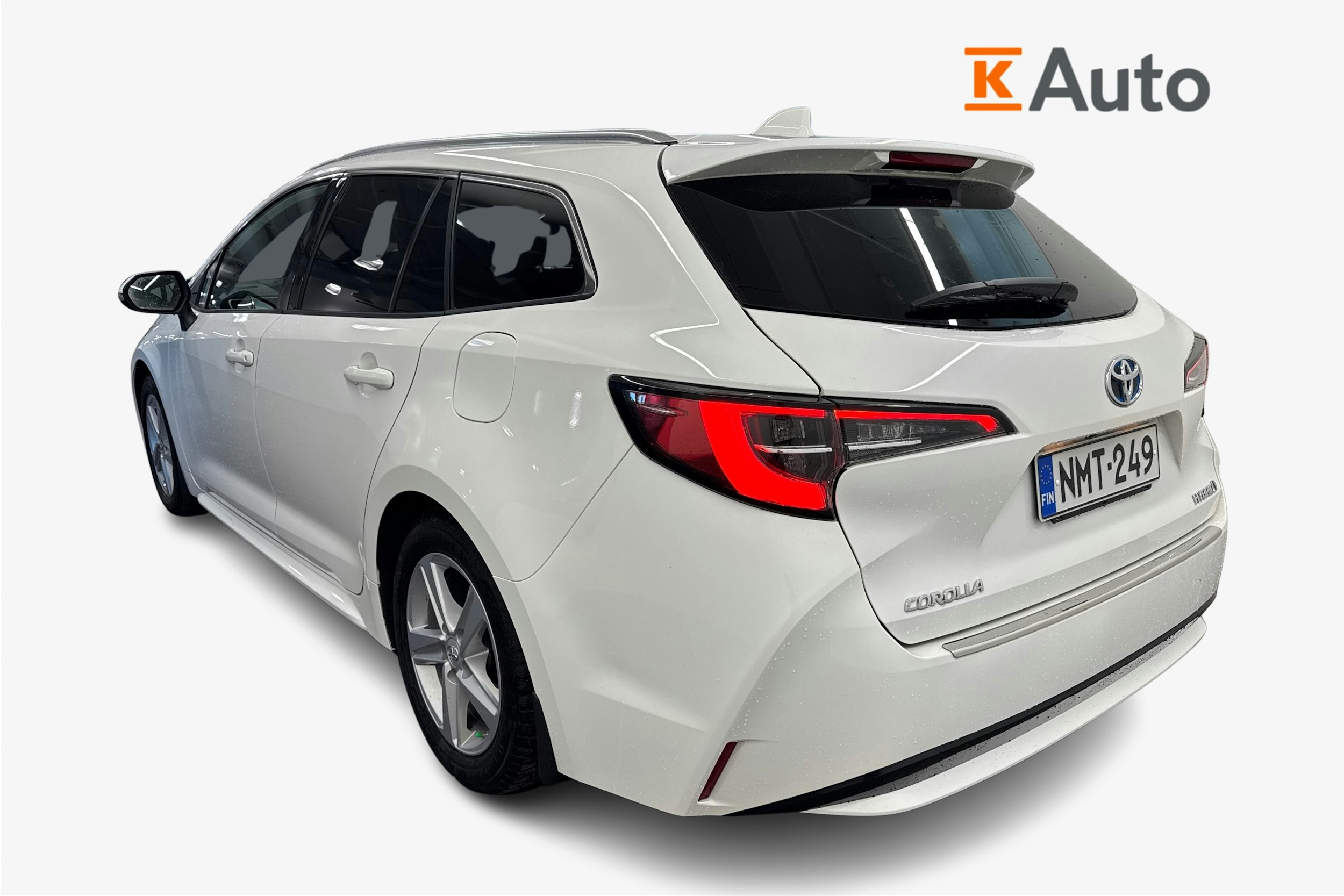 Valkoinen Toyota Corolla 2023 kuva 2.