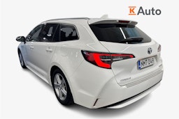 Valkoinen Toyota Corolla 2023 kuva 2.