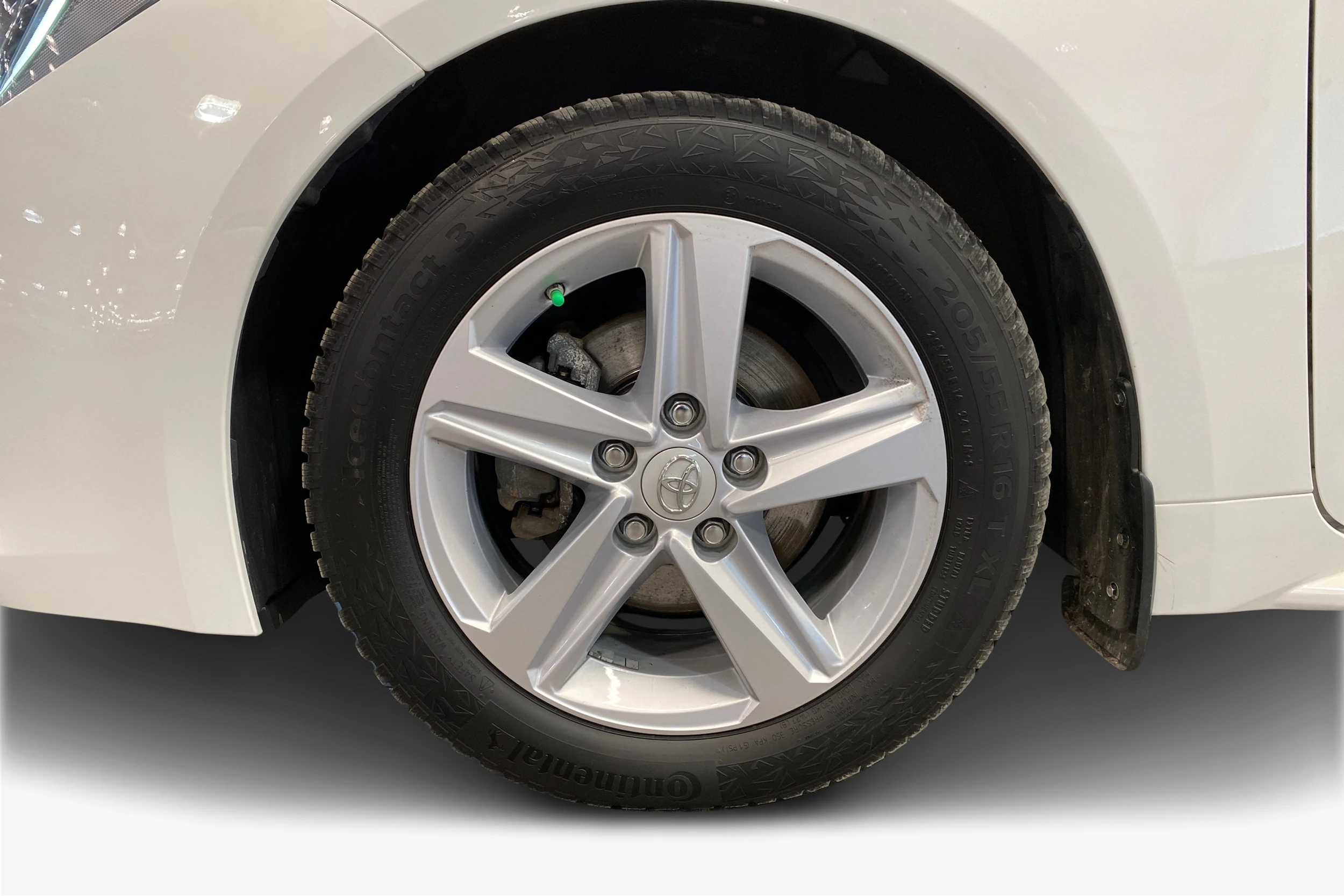 Valkoinen Toyota Corolla 2023 kuva 9.