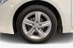 Valkoinen Toyota Corolla 2023 kuva 9.