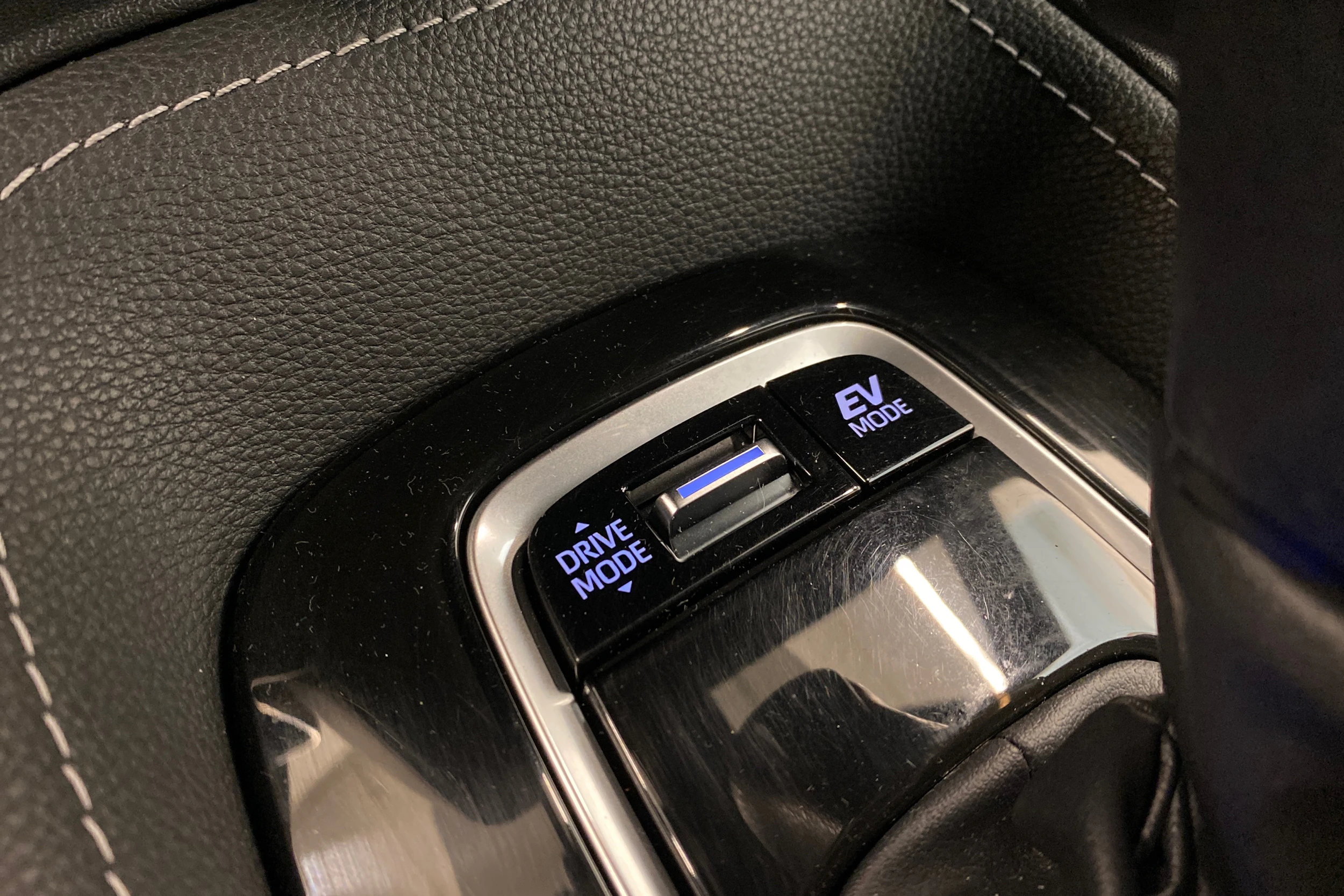 Valkoinen Toyota Corolla 2023 kuva 15.