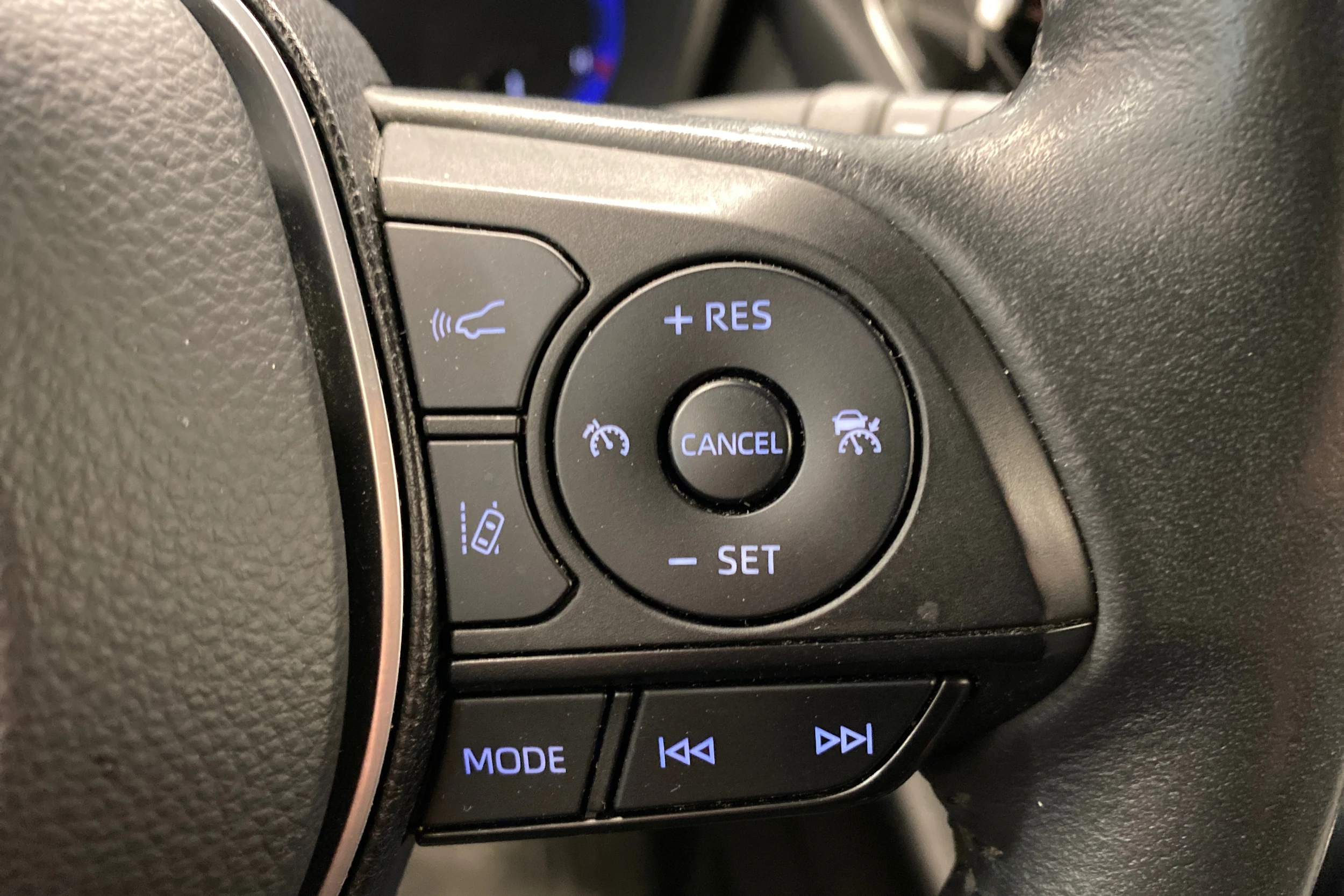 Valkoinen Toyota Corolla 2023 kuva 17.