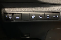 Valkoinen Toyota Corolla 2023 kuva 18.