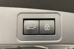 Valkoinen Toyota Corolla 2023 kuva 20.