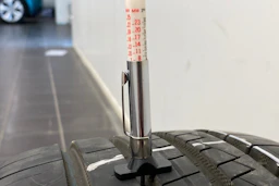 Valkoinen Toyota Corolla 2023 kuva 22.