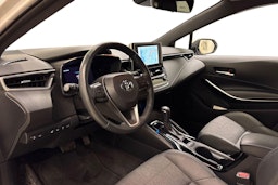 valkoinen Toyota Corolla 2023 kuva 7.