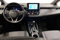 valkoinen Toyota Corolla 2023 kuva 9.