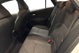 valkoinen Toyota Corolla 2023 kuva 10.