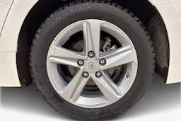 valkoinen Toyota Corolla 2023 kuva 11.