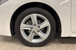 valkoinen Toyota Corolla 2023 kuva 13.