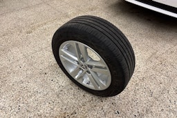 valkoinen Toyota Corolla 2023 kuva 14.