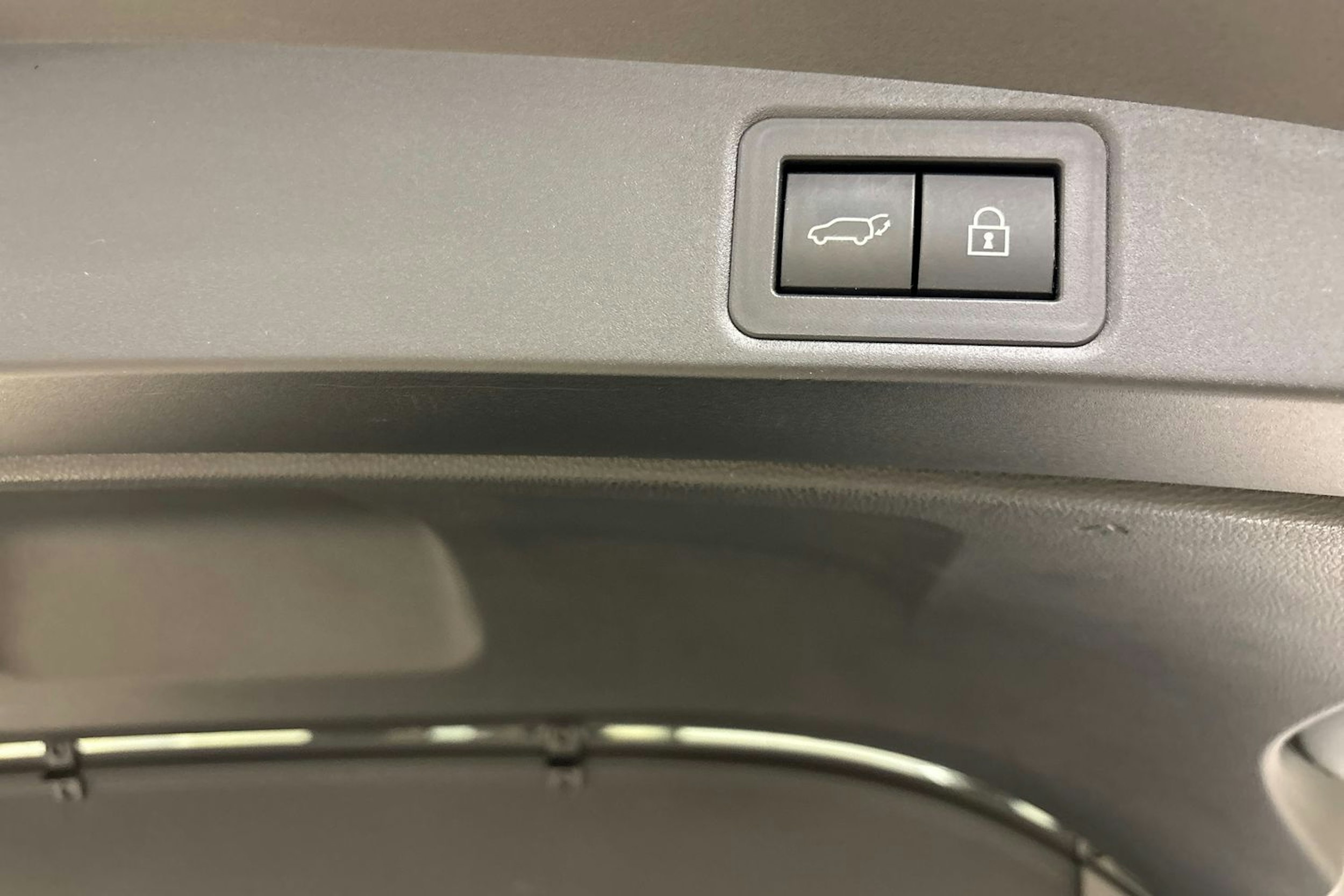 valkoinen Toyota Corolla 2023 kuva 16.