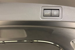 valkoinen Toyota Corolla 2023 kuva 16.