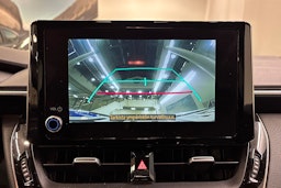 valkoinen Toyota Corolla 2023 kuva 23.