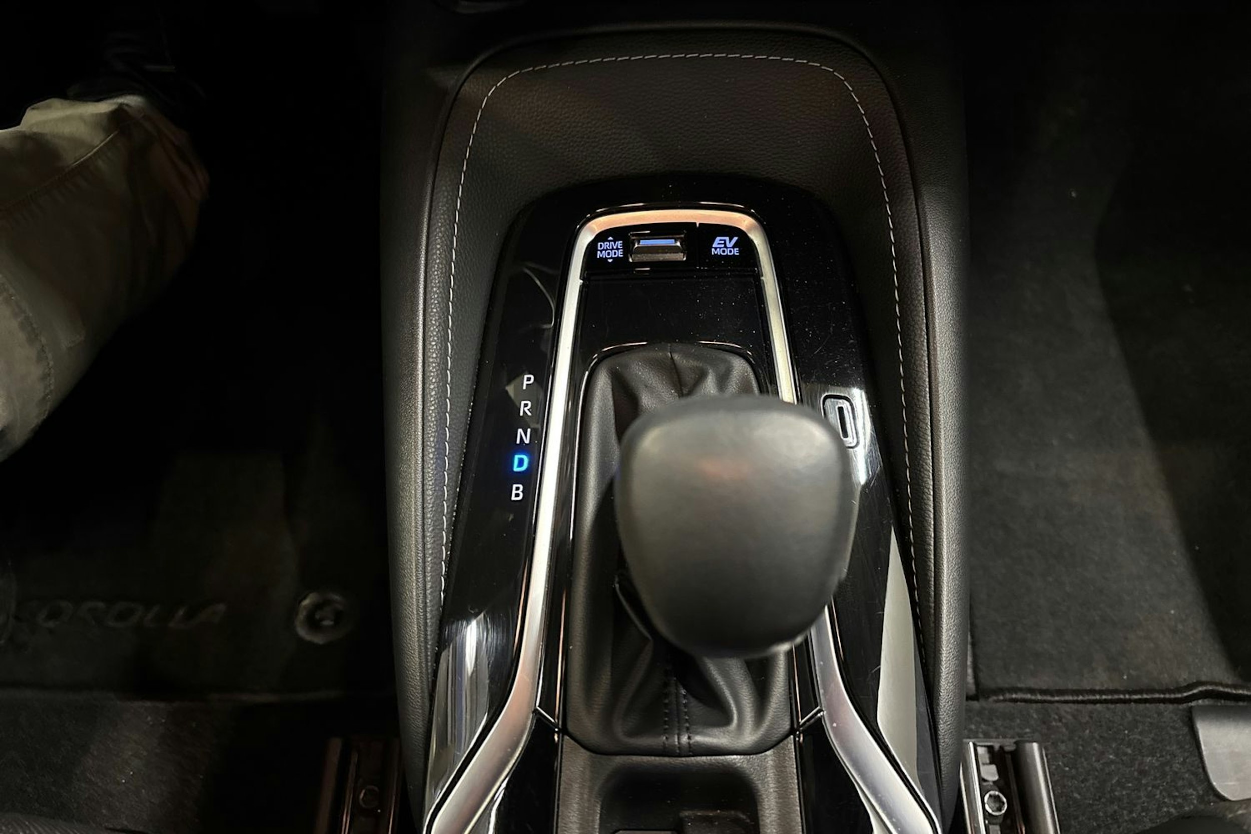 valkoinen Toyota Corolla 2023 kuva 24.