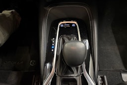 valkoinen Toyota Corolla 2023 kuva 24.