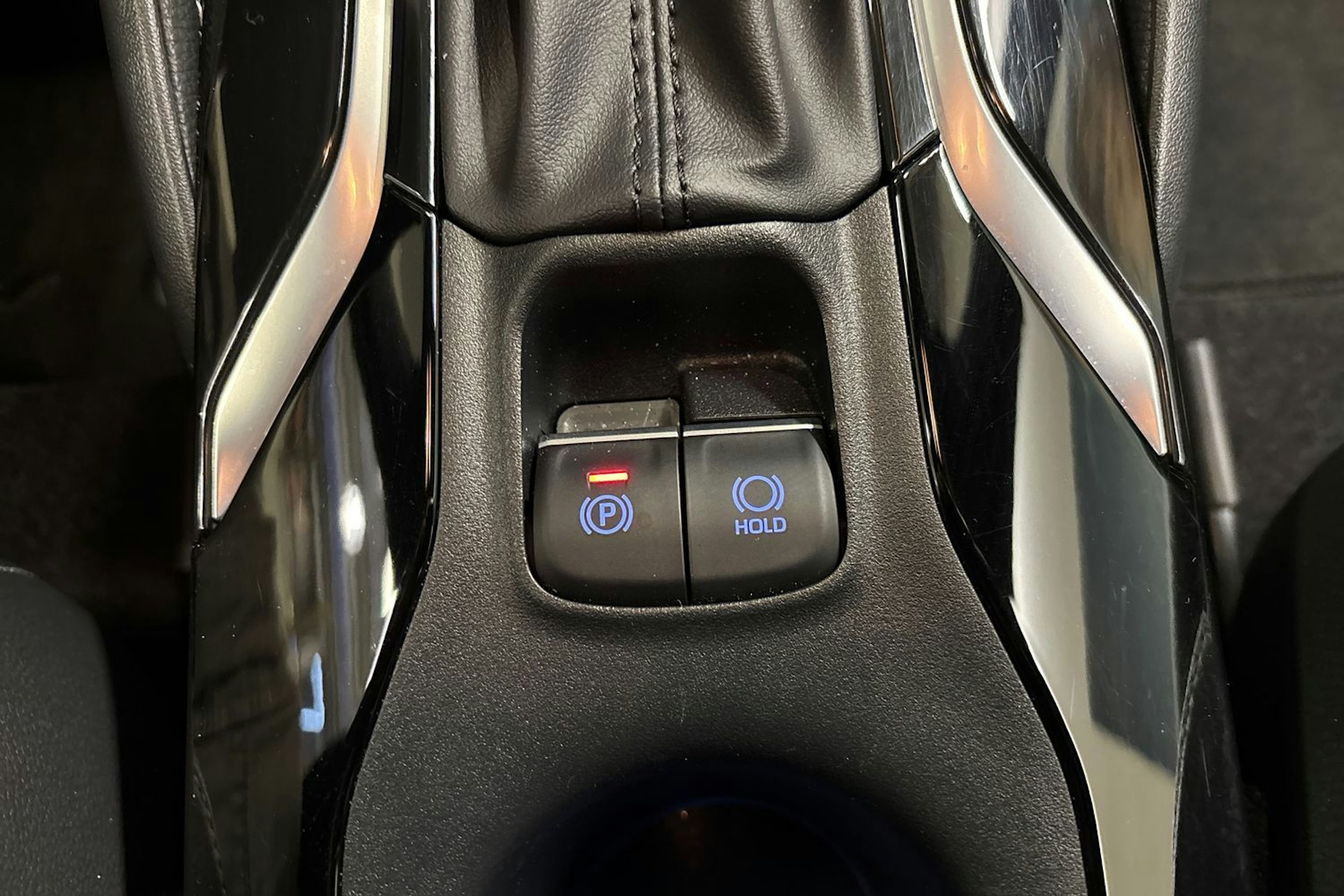 valkoinen Toyota Corolla 2023 kuva 25.