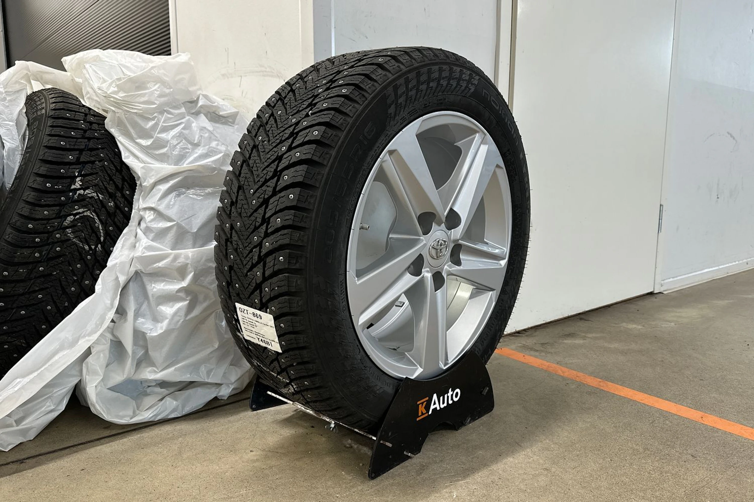valkoinen Toyota Corolla 2023 kuva 13.