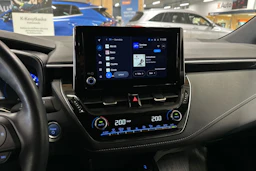 valkoinen Toyota Corolla 2023 kuva 19.