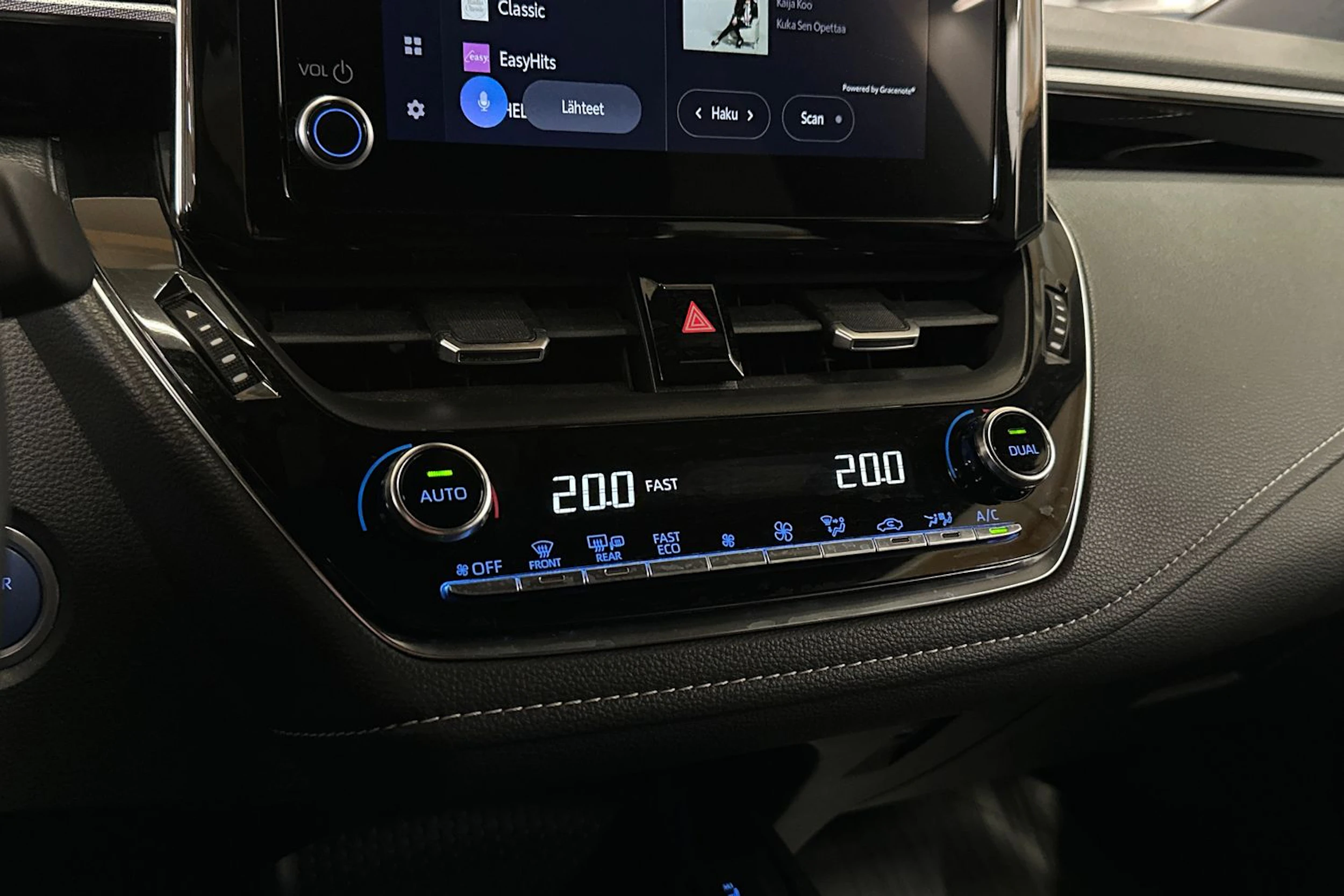 valkoinen Toyota Corolla 2023 kuva 20.