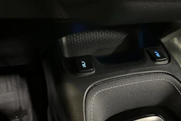 valkoinen Toyota Corolla 2023 kuva 21.