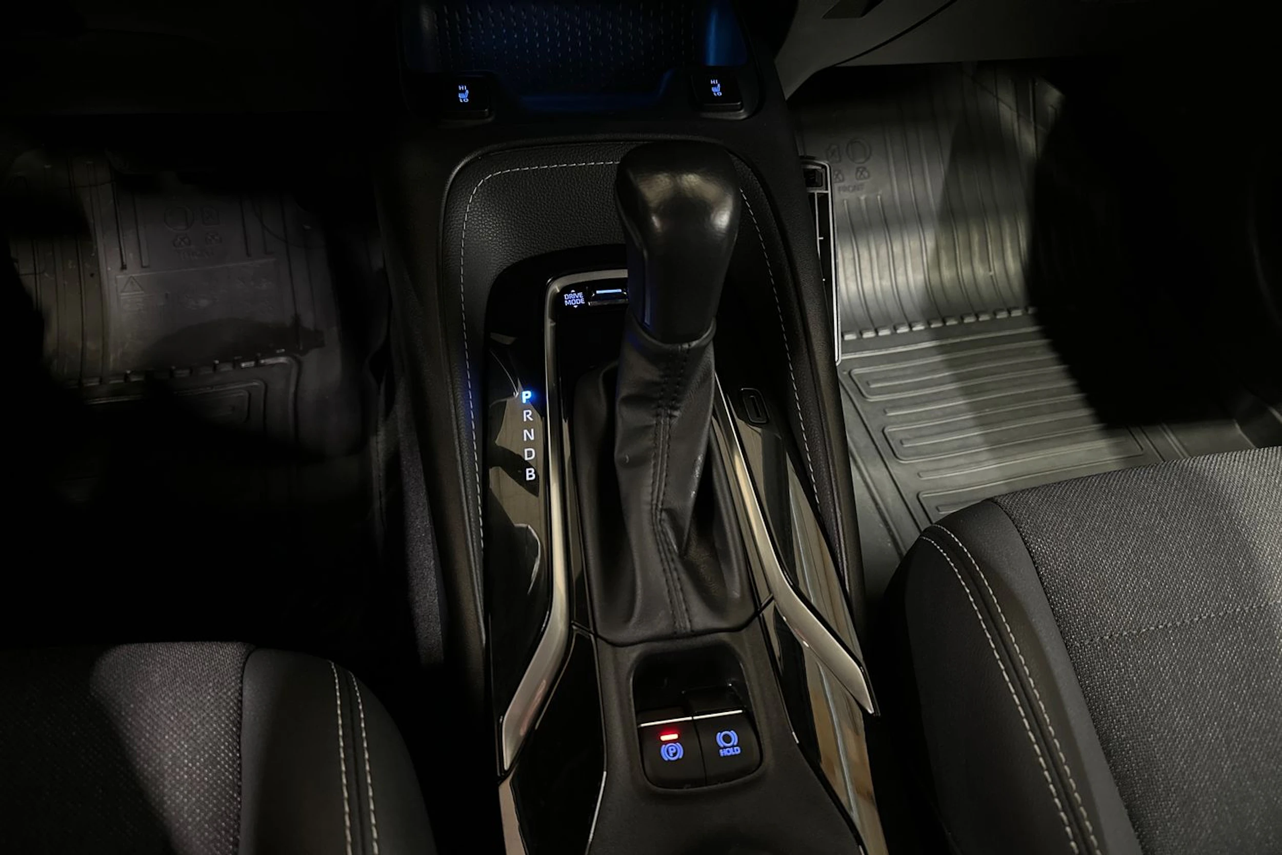 valkoinen Toyota Corolla 2023 kuva 22.