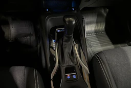 valkoinen Toyota Corolla 2023 kuva 22.