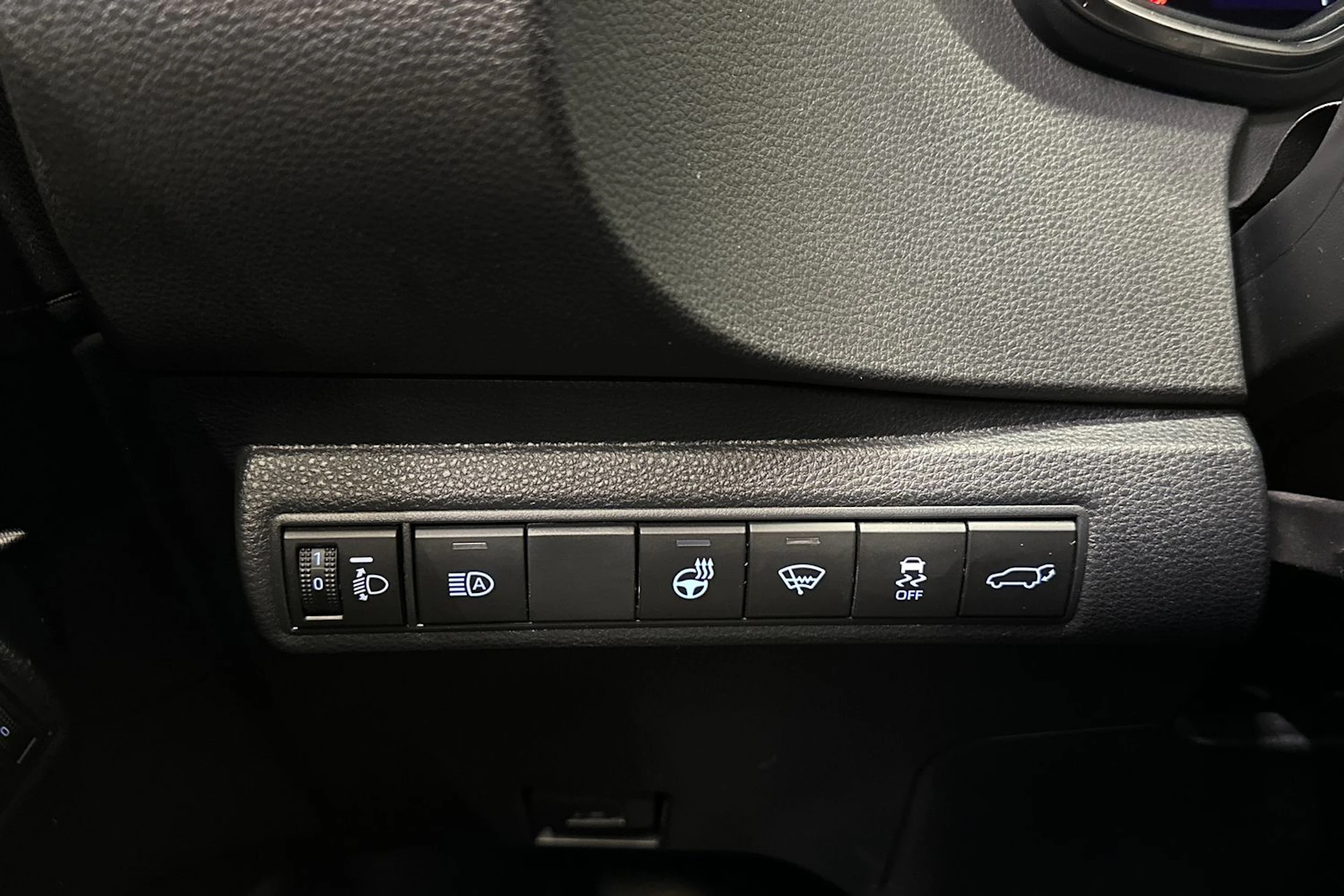 valkoinen Toyota Corolla 2023 kuva 25.