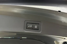 valkoinen Toyota Corolla 2023 kuva 28.