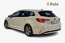 valkoinen Toyota Corolla 2023 kuva 2.