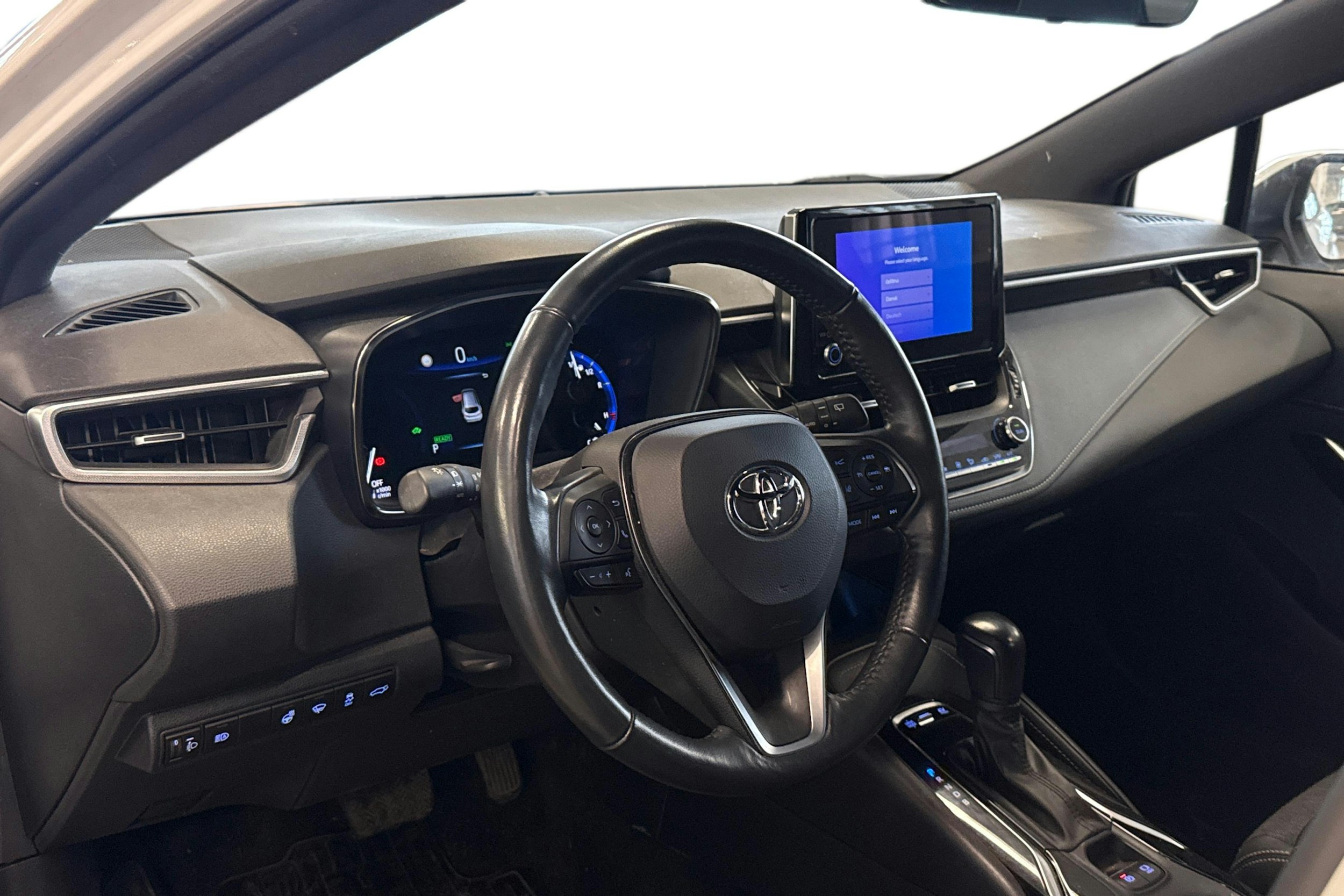 valkoinen Toyota Corolla 2023 kuva 3.