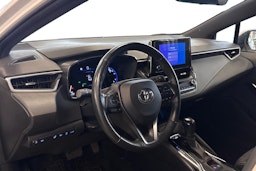 valkoinen Toyota Corolla 2023 kuva 3.