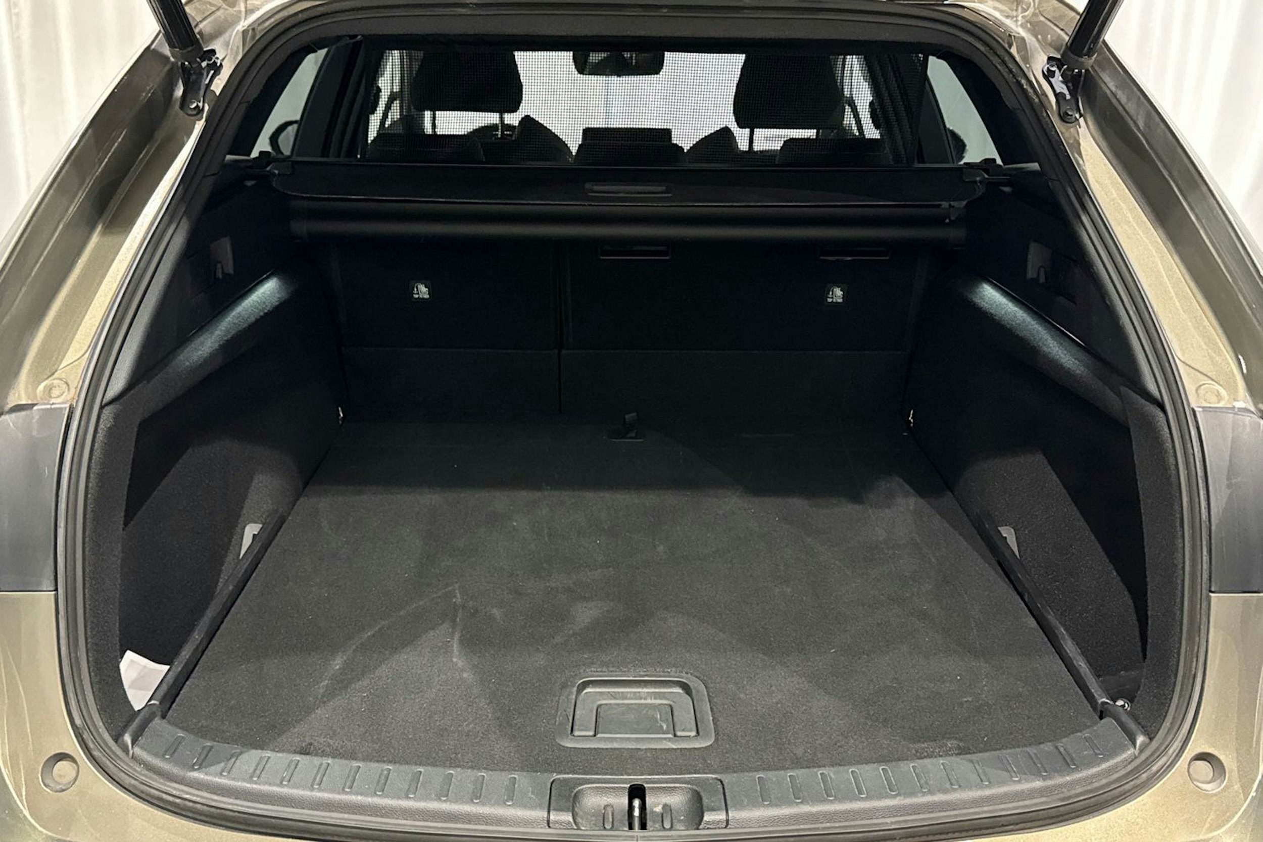 met. ruskea (beige) Toyota Corolla 2023 kuva 14.