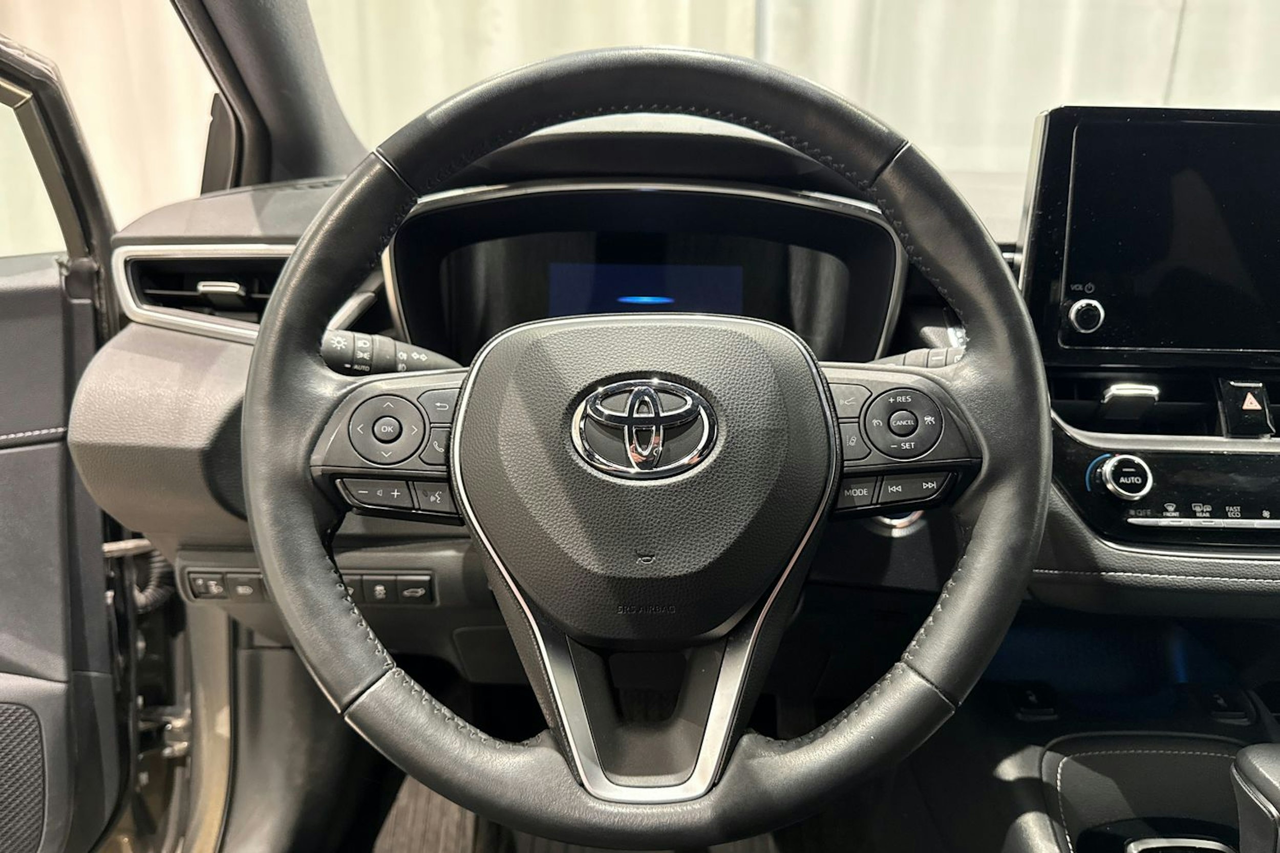 met. ruskea (beige) Toyota Corolla 2023 kuva 16.