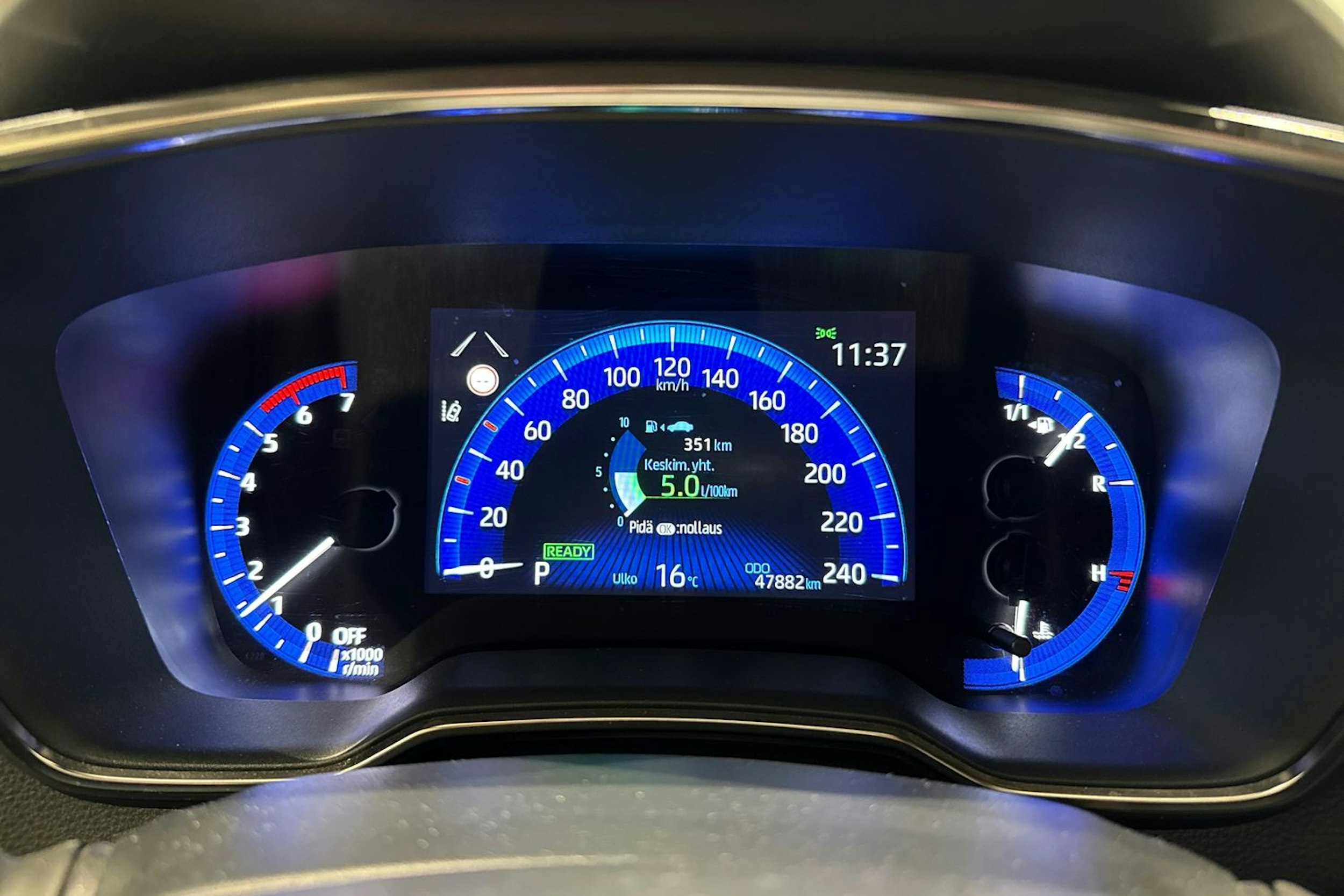 met. ruskea (beige) Toyota Corolla 2023 kuva 18.