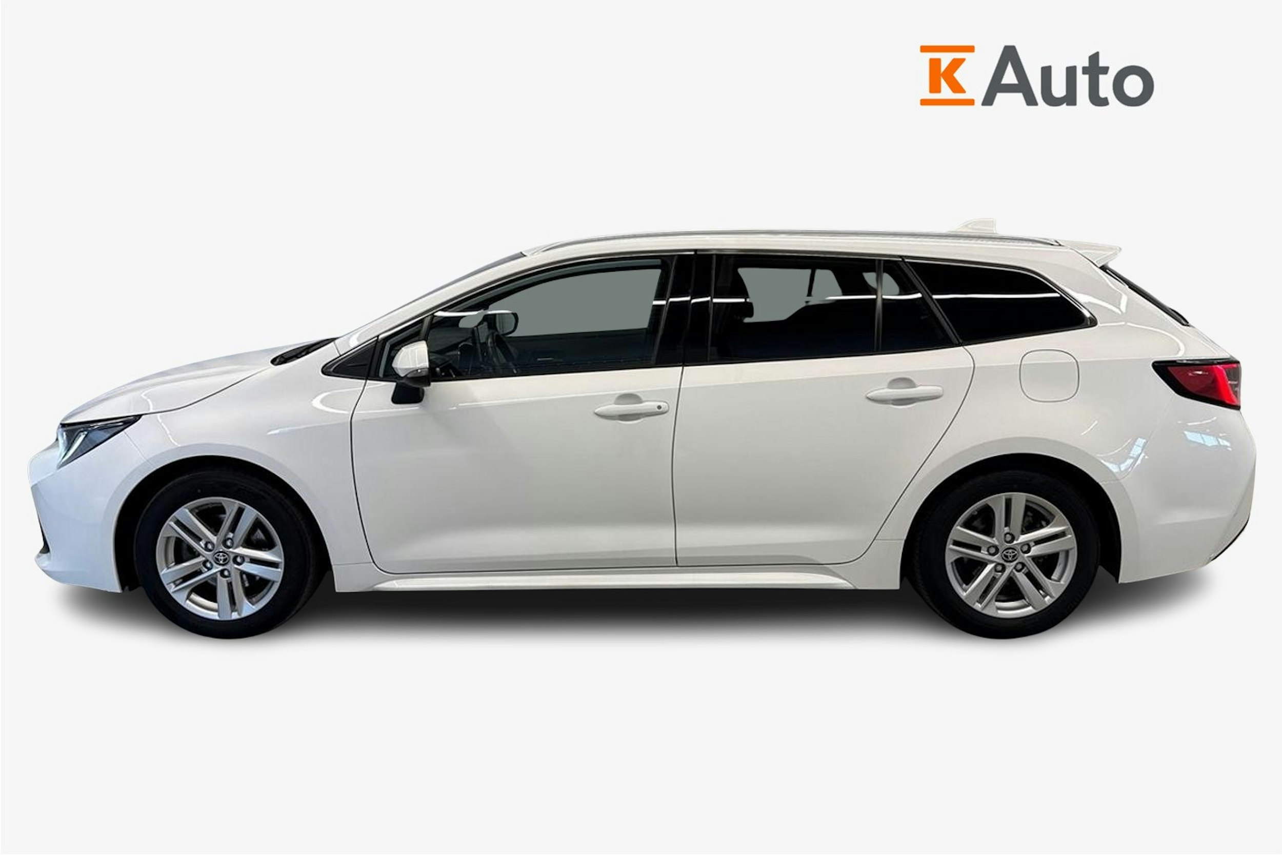 Valkoinen Toyota Corolla 2023 kuva 5.