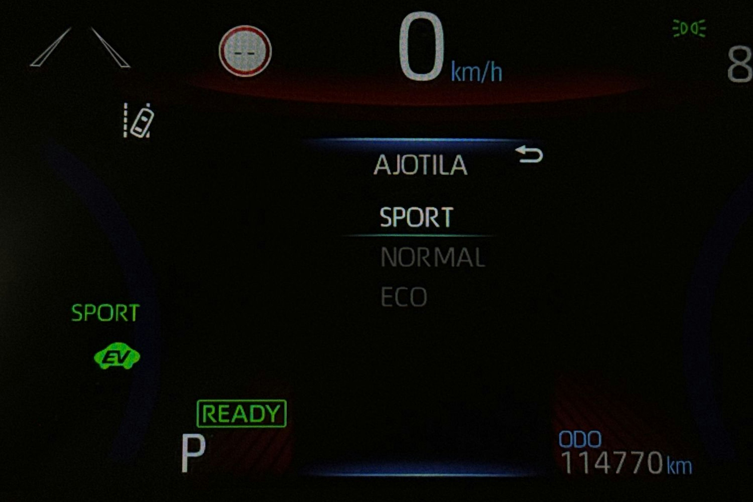 Valkoinen Toyota Corolla 2023 kuva 19.