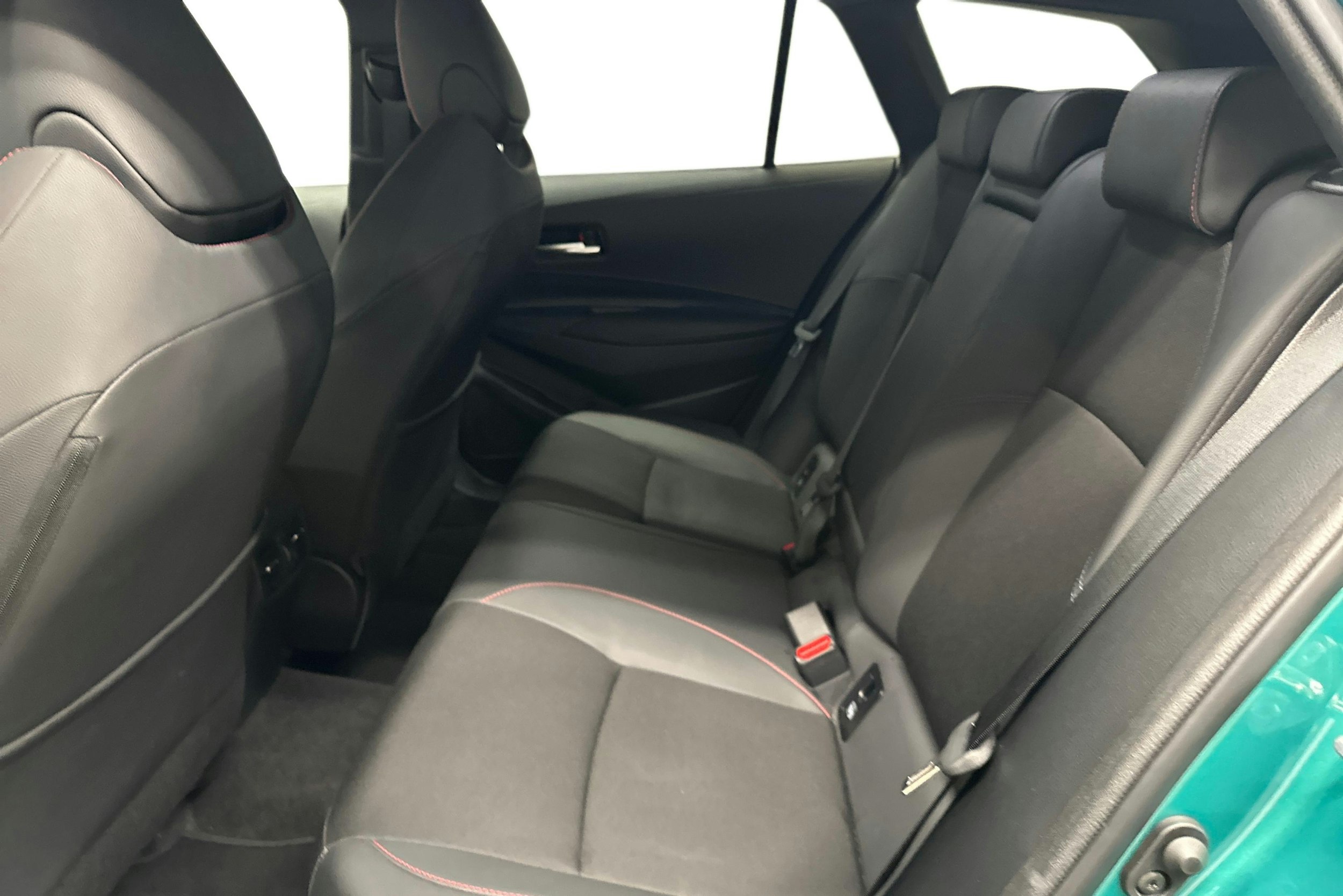 vihreä Toyota Corolla 2024 kuva 10.