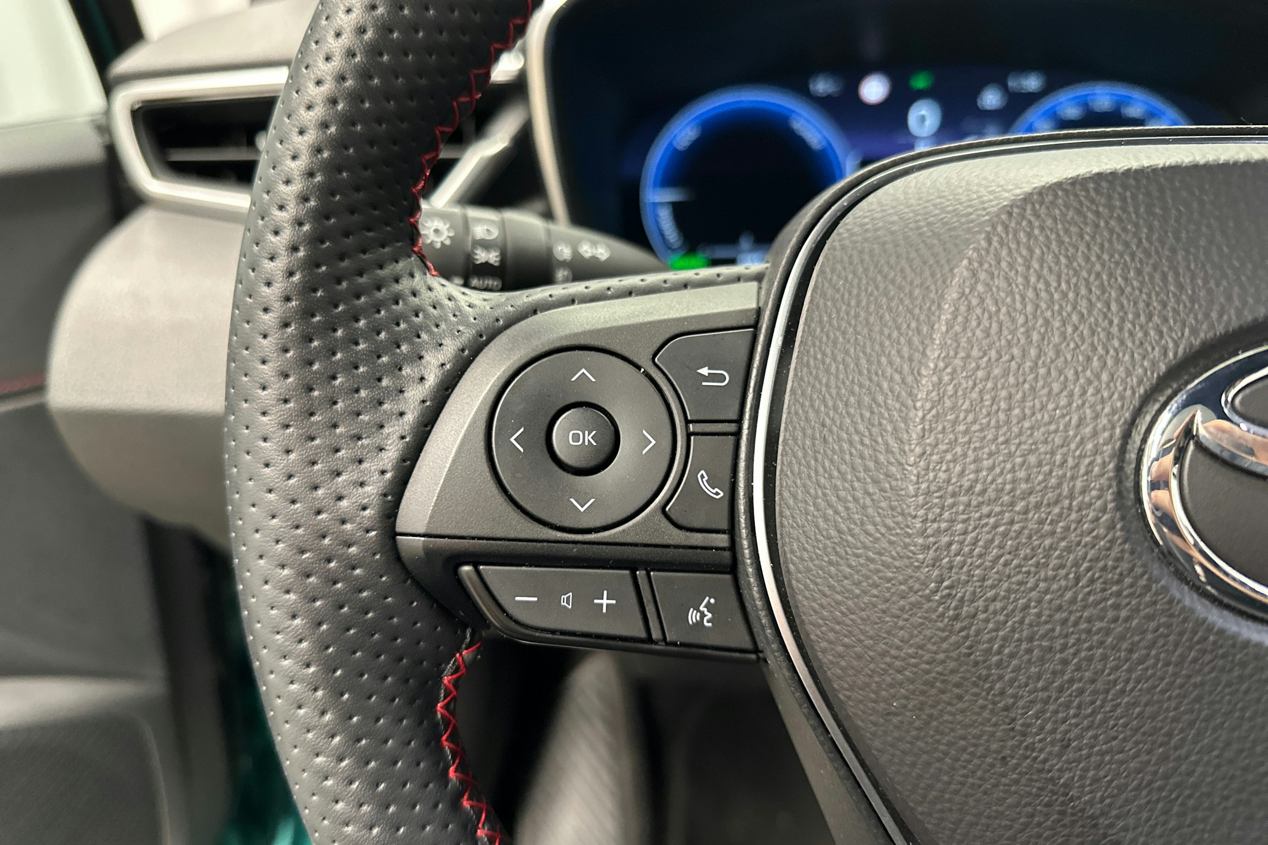 vihreä Toyota Corolla 2024 kuva 15.
