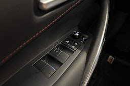 vihreä Toyota Corolla 2024 kuva 18.